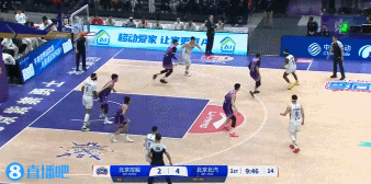 一飞冲天!里勒抢断反击送妙传 朱松玮接球腾空暴起双手灌筐